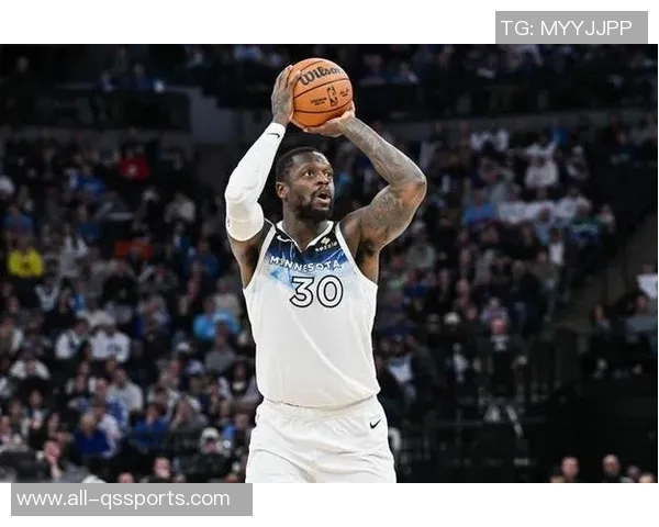 兰德尔半场表现稳定11投6中贡献14分4篮板1助攻1抢断